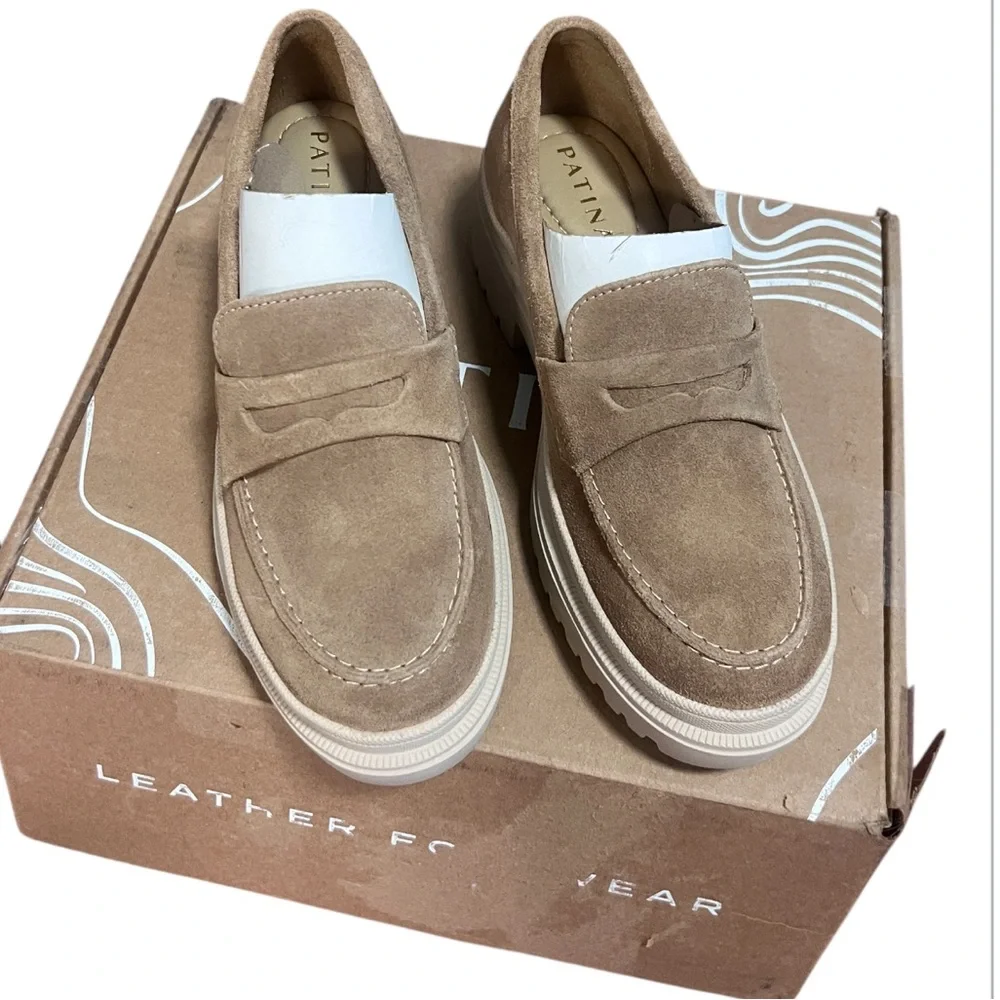 New In Box. Portland Leather Patina Zoe Chunky Loafer in Taupe suede.  Size 7 - Picture 2 of 8
